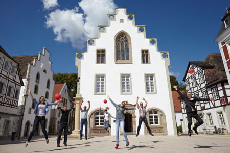 Rathaus Marktplatz Menschen ©Matthias Groppe, Stadt Brakel