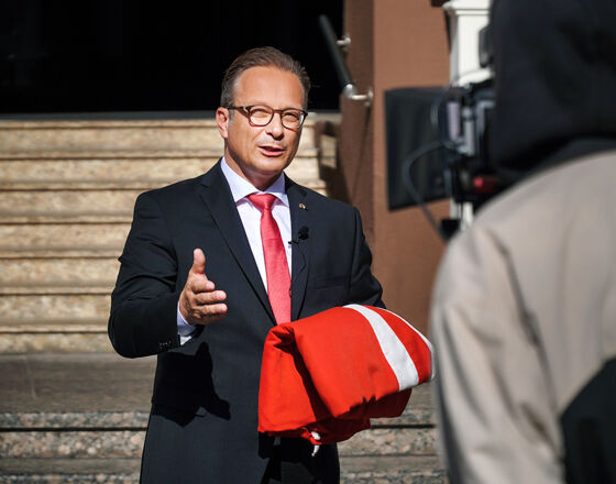 Übergabe Hansefahne an Neuss