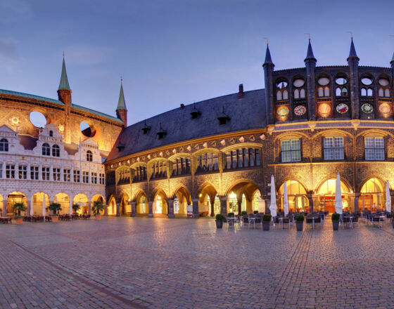 Market square and Town Hall of Lübeck © LTM Uwe Freitag
