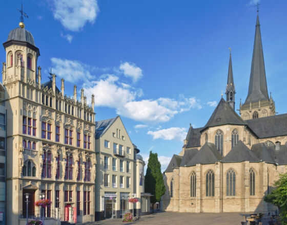 Wesel Rathausfassade mit Dom Hanse