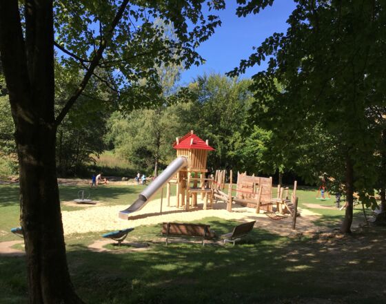 Abenteuerspielplatz im Naherholungs-gebiet Bibertal © Stadt Rüthen