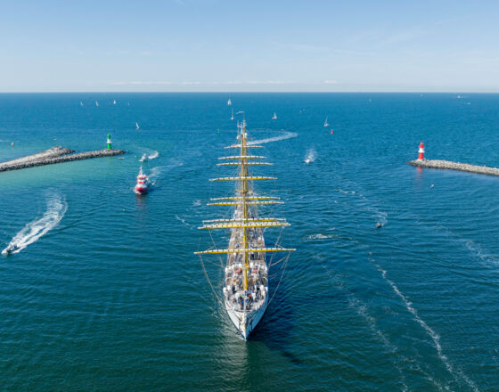 Einfahrt der Gorch Fock zur Hanse Sail © Taslair Einfahrt der Gorch Fock zur Hanse Sail © Taslair