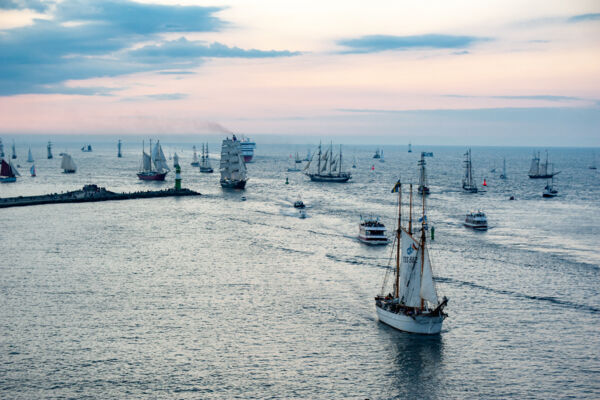 Hanse Sail 2021_Schiffe-Hafeneinfahrt_DSC_1855 ©Tasler & Martens