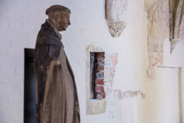 EHM_Burgkloster_Raumdetail Lange Halle + Dominikanerstatue_c_Olaf Malzahn