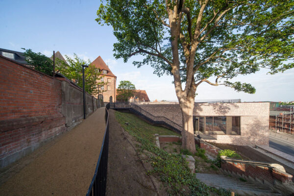2_EHM_Burgkloster und Haupthaus mit Marstallstieg_c_Thomas Radbruch