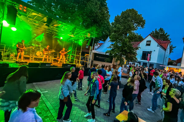 Tanzende Menschen Stadtfest (c) Mario Kersting, Stadt Brakel